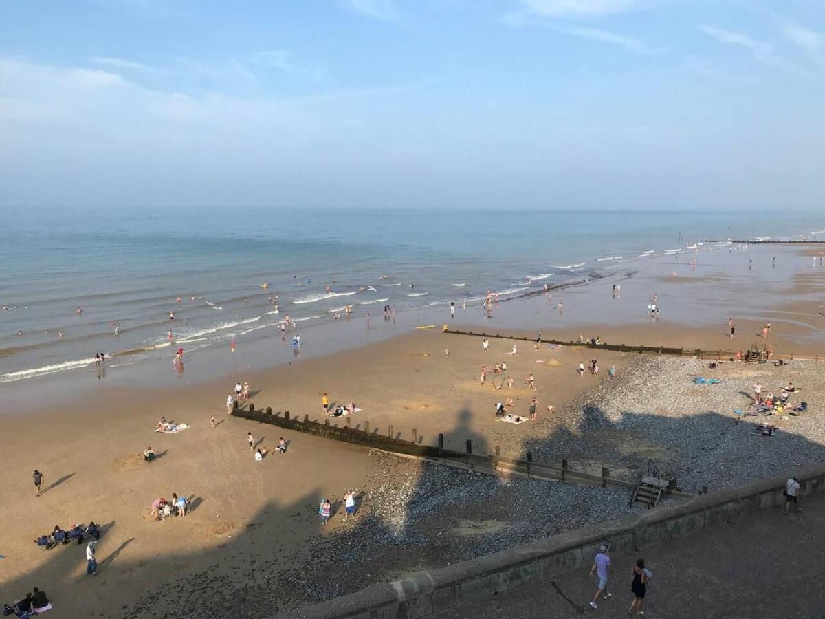 Cosy Beach House Steps From The Sea Cromer Extérieur photo